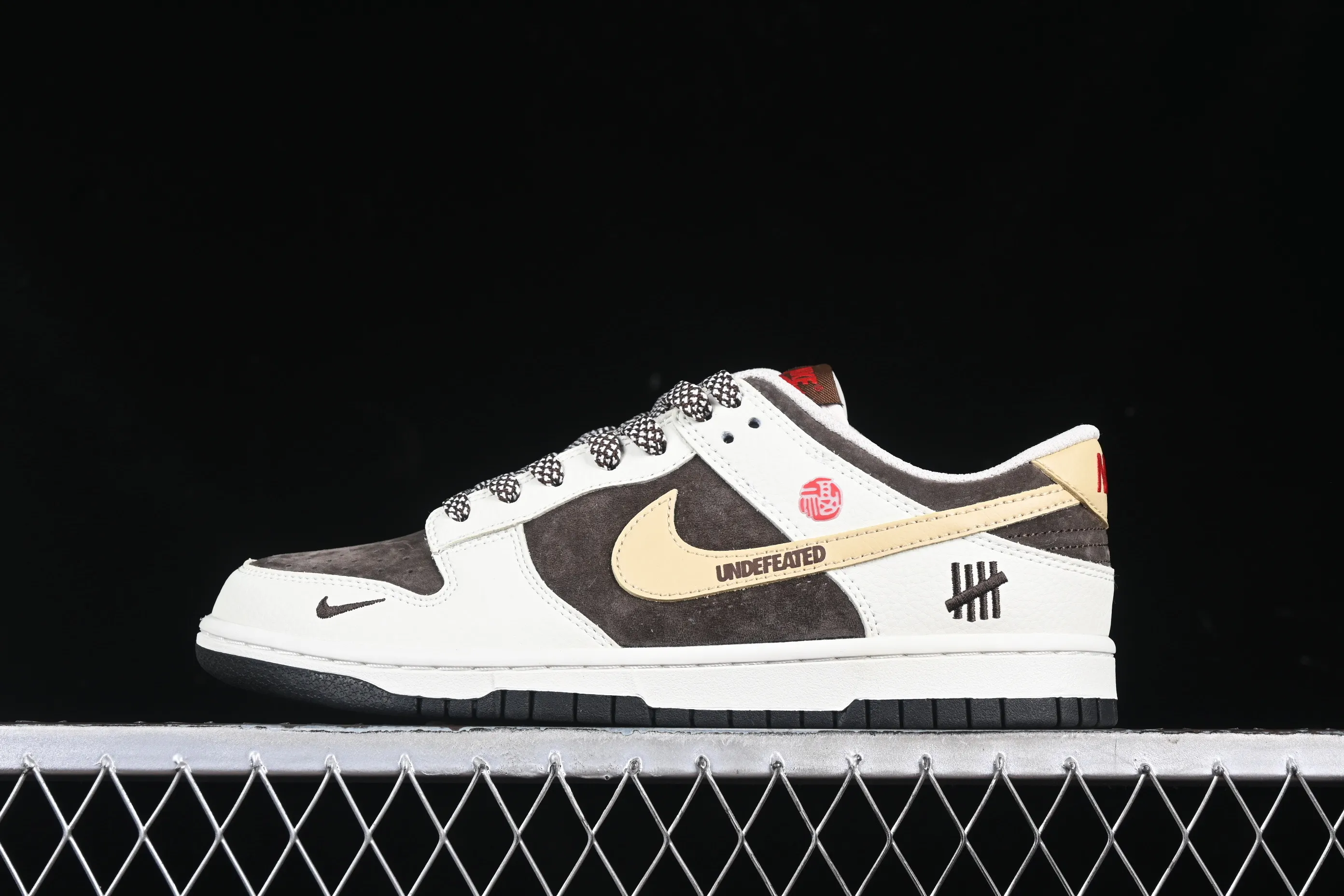 All categories Nk SB Dunk Series Nk SB Dunk Low High-end customized low-top sneakers Nk SB Dunk Low UN joint beige khaki hook Anniversary high-end customized low-top casual sneakers DJ2024-089